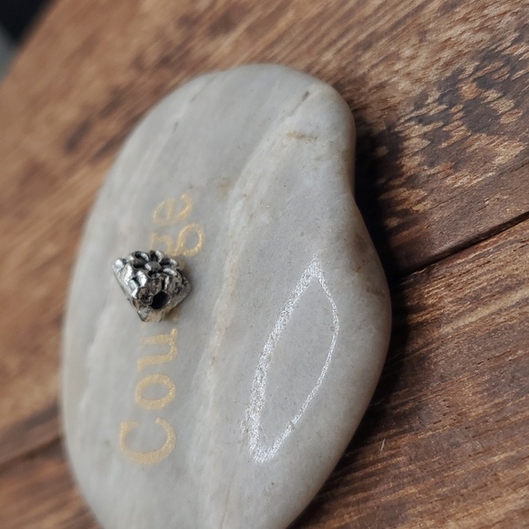 Sterling dainty flower charm - Picture 3 of 3